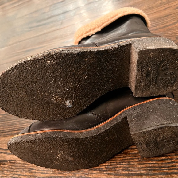 Chanel Leather boot with shearling fold over ankle boot - Picture 3 of 8